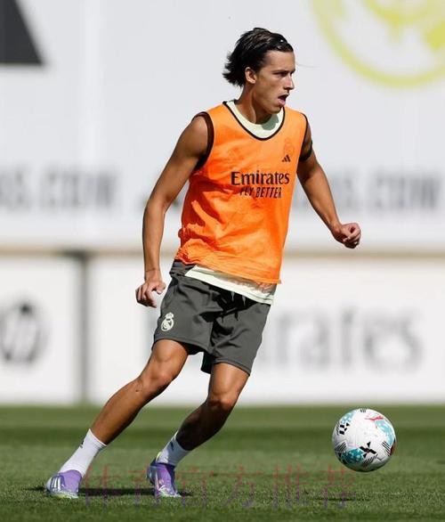 记者：贝林厄姆周一在皇马基地练了7个多小时